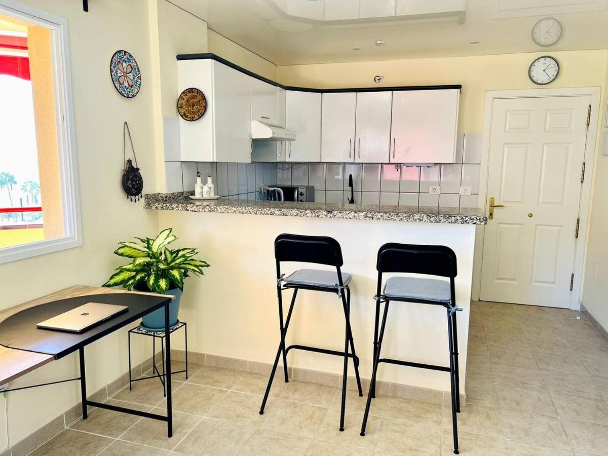 Апартаменты Cozy Beachfront Flat With Pool & Panoramic Sea View Terrace Пуэрто-де-Сантьяго Экстерьер фото