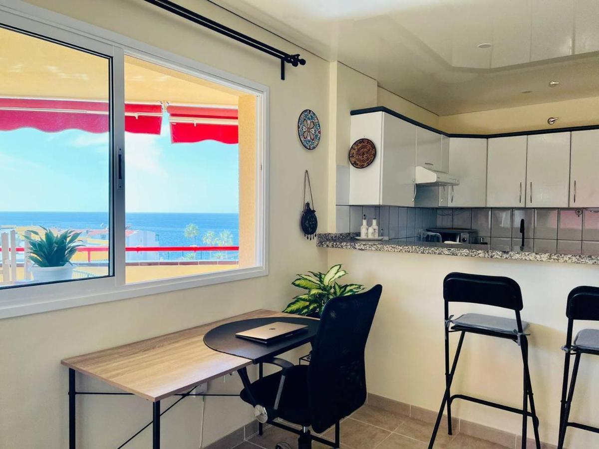 Апартаменты Cozy Beachfront Flat With Pool & Panoramic Sea View Terrace Пуэрто-де-Сантьяго Экстерьер фото